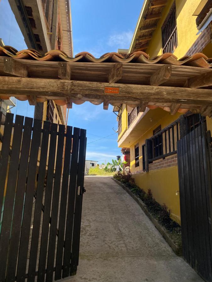 Hostal Oak Tree House Guatapé Exterior foto