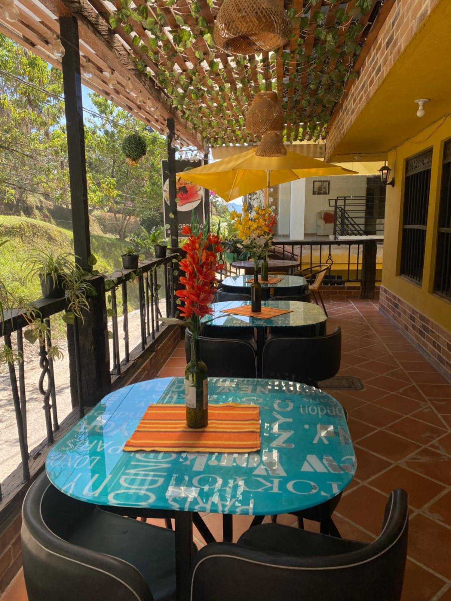 Hostal Oak Tree House Guatapé Exterior foto